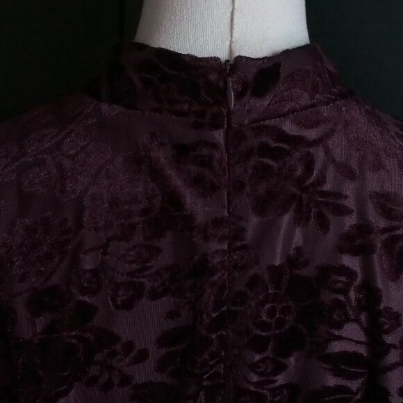 London Times | NWT Burgundy, Crushed Velvet Jacquard, Mock Neck, Dress - Picture 9 of 9
